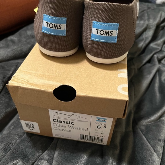 Toms Classic Olive Washed Canvas - Picture 2 of 3